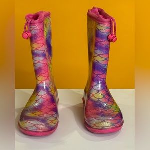 Girl Rain boots. Worn once. Perfect for twins or singleton. 2 pairs available